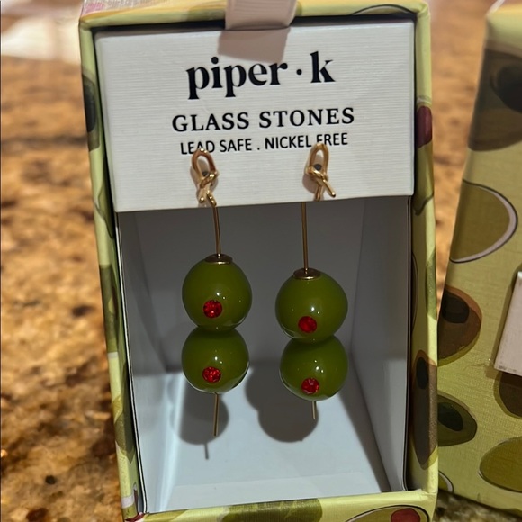 ✨Piper K Martini 🍸 Olive 🫒Earrings!!! - Picture 2 of 4